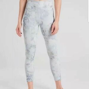 Athleta Elation snow dye 7/8 Tight size M like new